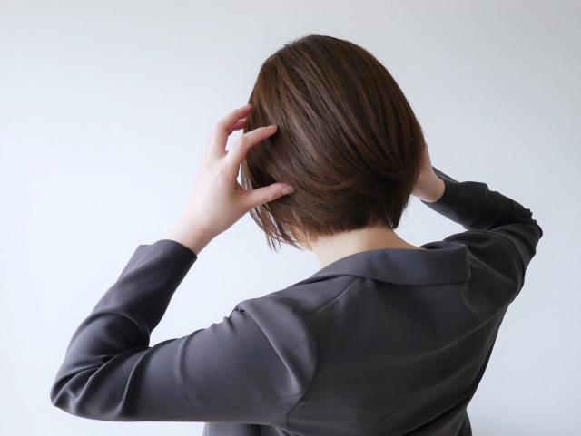 PMSを和らげる簡単ストレッチ5選｜生理前のイライラ対策に！
