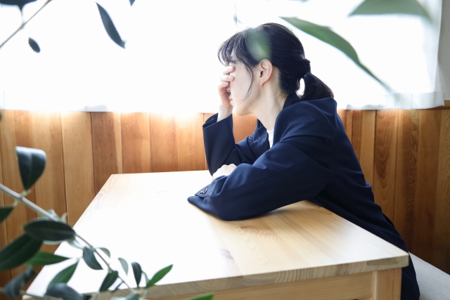 立ちっぱなしより座りっぱなしの方が危険な理由